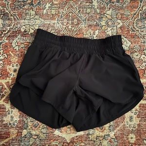 LULULEMON tracker v4in shorts